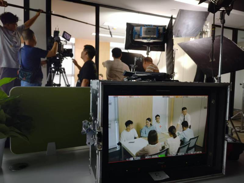 汉源县TVC拍摄公司：科技产品视觉化大师，诠释未来感与功能美学